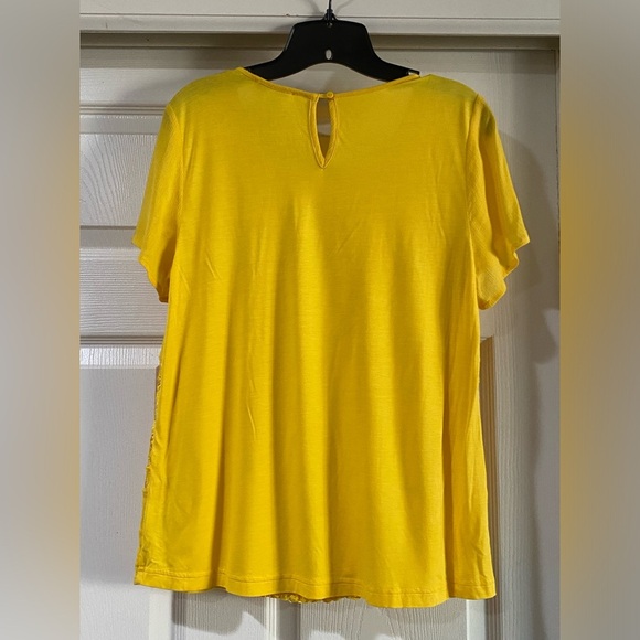 Skies Are Blue Yellow Lace Detail Women's Top Size Small - Picture 6 of 8